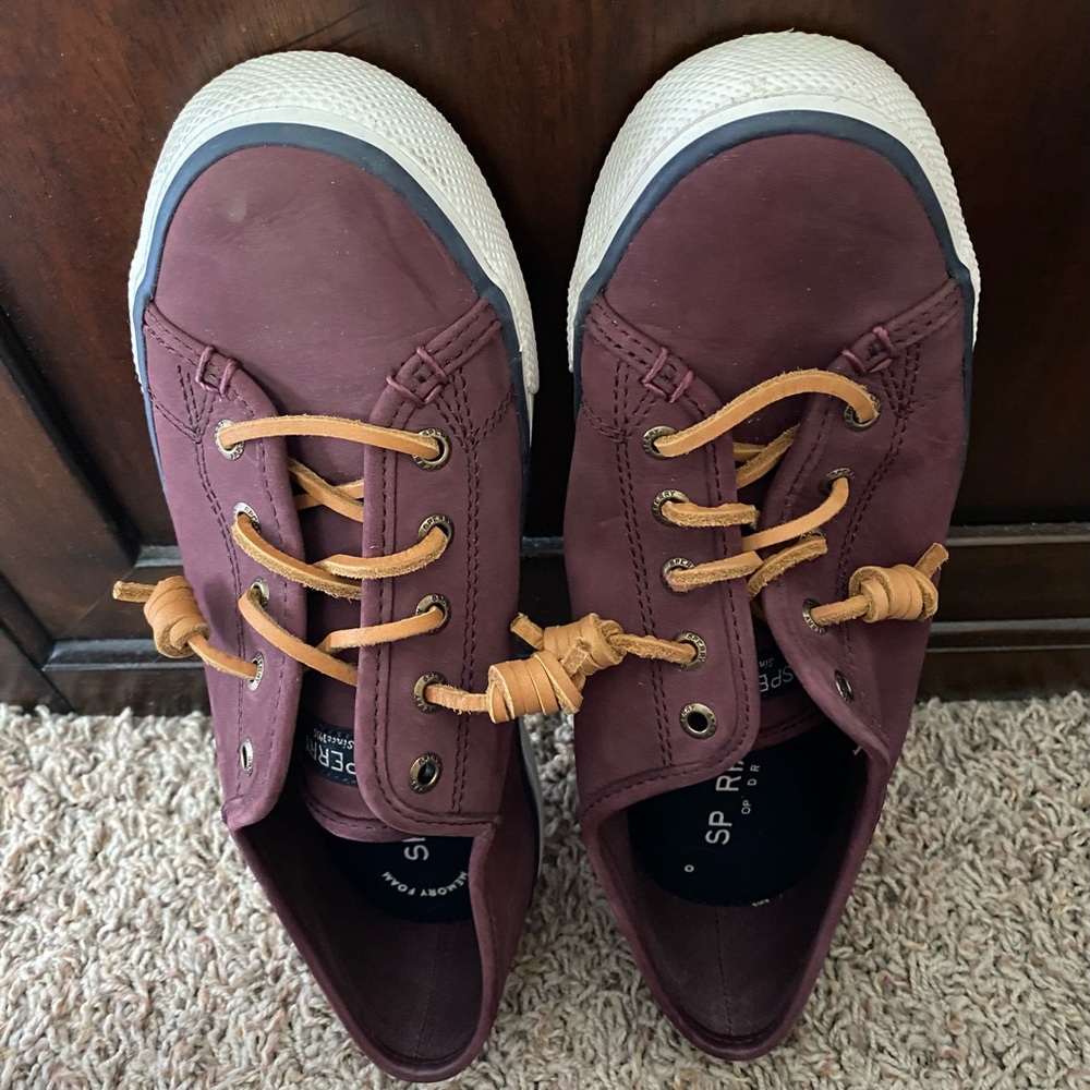 Lightly worn Sperry sneakers, size 8
